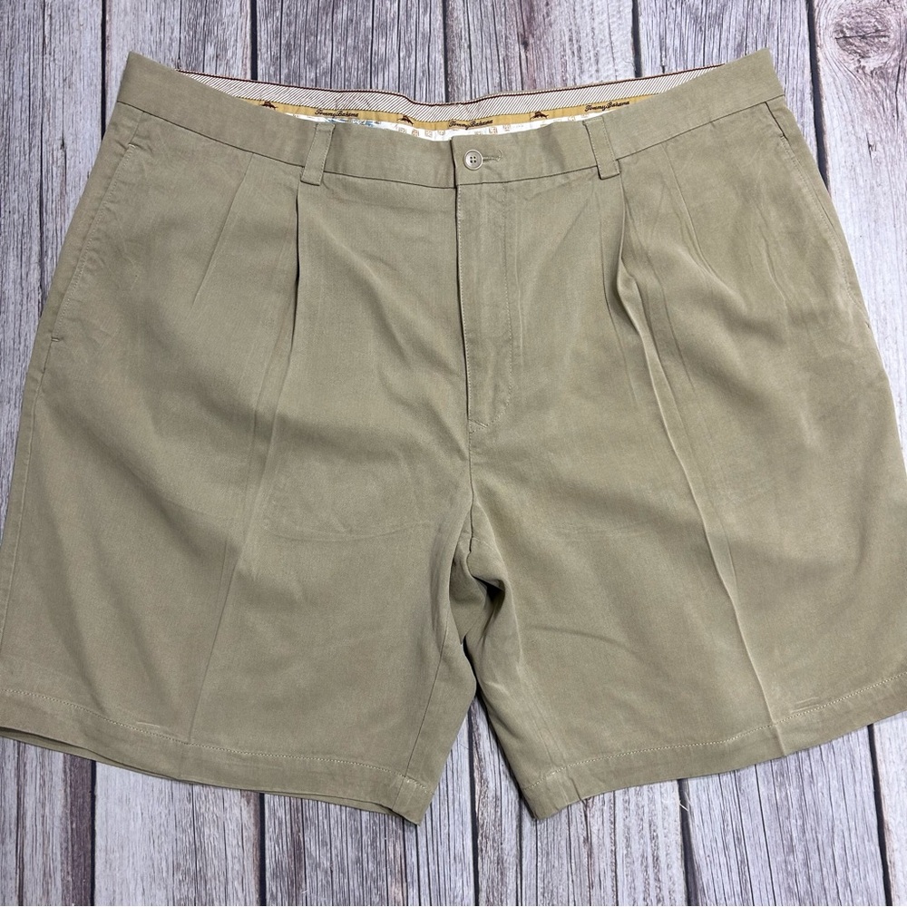 Tommy Bahama Men’s Size 42 Khaki Tan Beige 100% Silk Pleated Shorts 8” Inseam